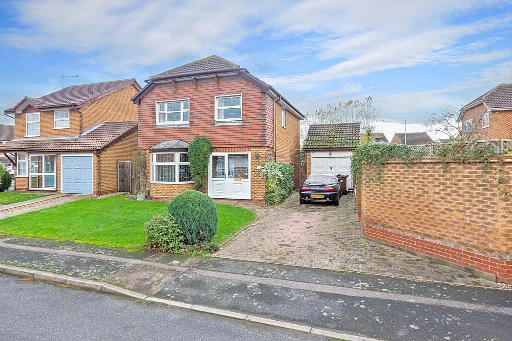4 bed detached house for sale in Cheyne Close, Kemsley, Sittingbourne