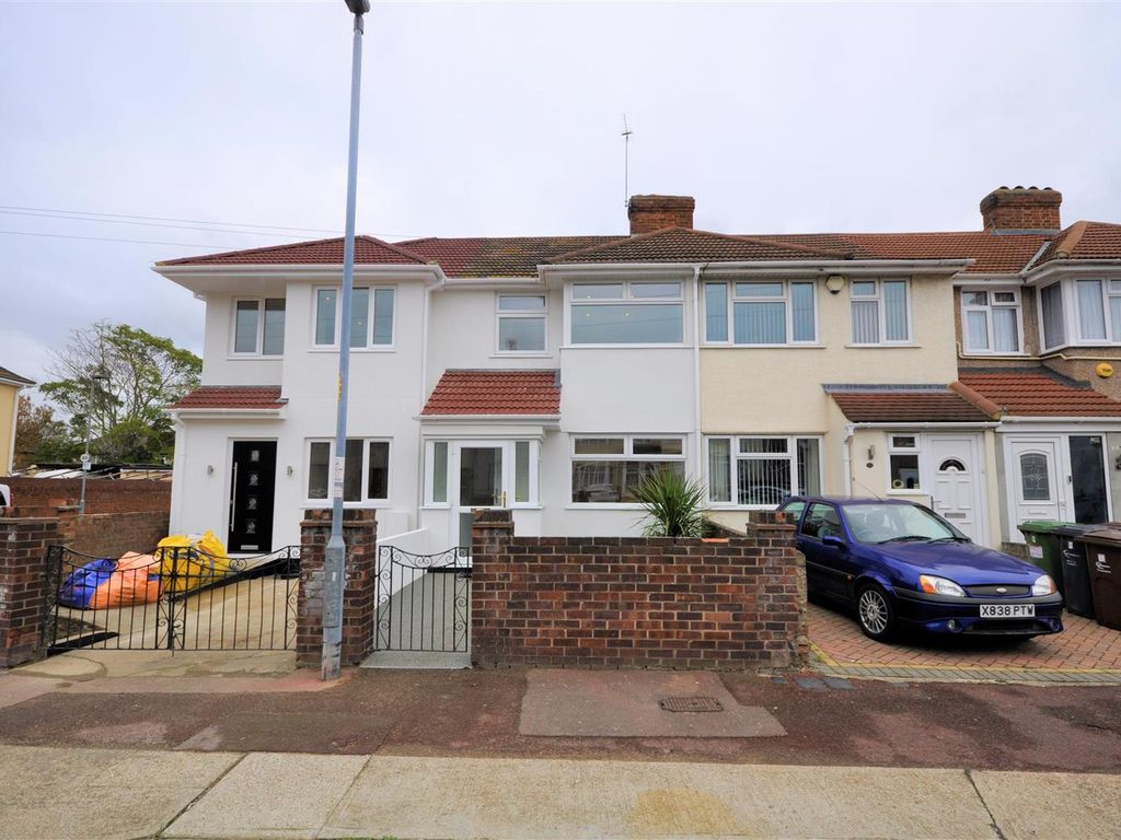3 bed terraced house to rent in First Avenue, Dagenham RM10, £1,900 pcm