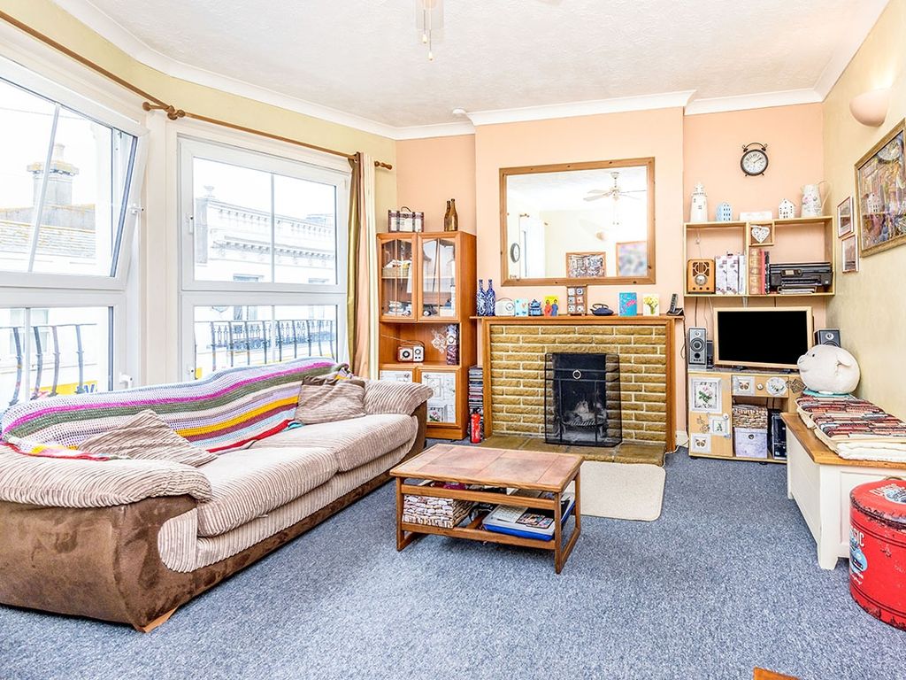 1 bed flat to rent in 8 Crescent Road, Worthing, West Sussex BN11, £850