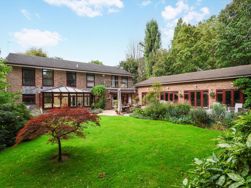 5 bed detached house for sale in Manor House Court, Church Road