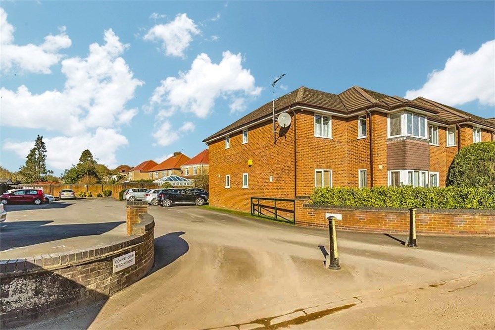 1 bed flat to rent in Pinstone Way, Gerrards Cross SL9 Zoopla