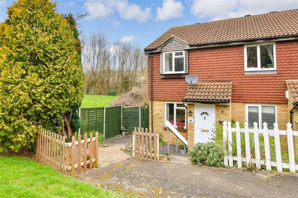 2 bed end terrace house for sale in Romney Road, Walderslade, Chatham