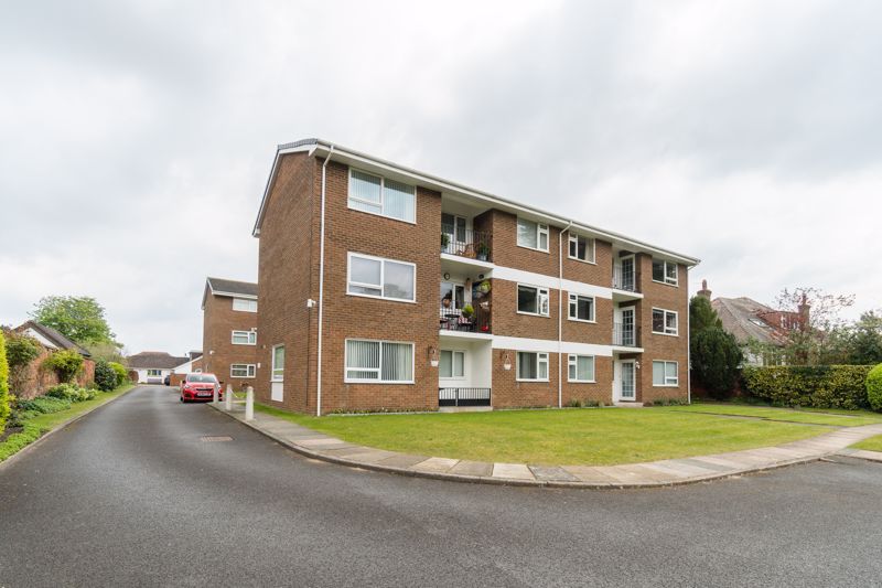 2 bed flat for sale in Park Crescent, Southport PR9 Zoopla