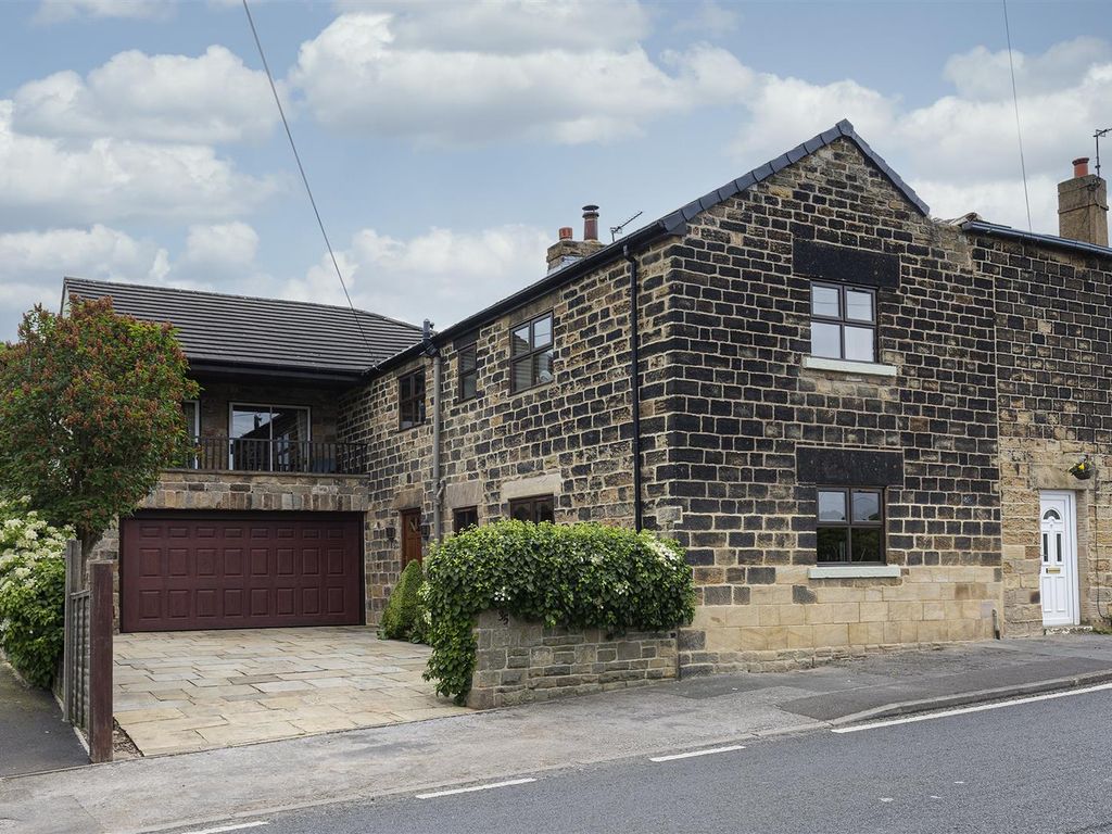 4 bed end terrace house for sale in Greenside, Walton, Wakefield WF2
