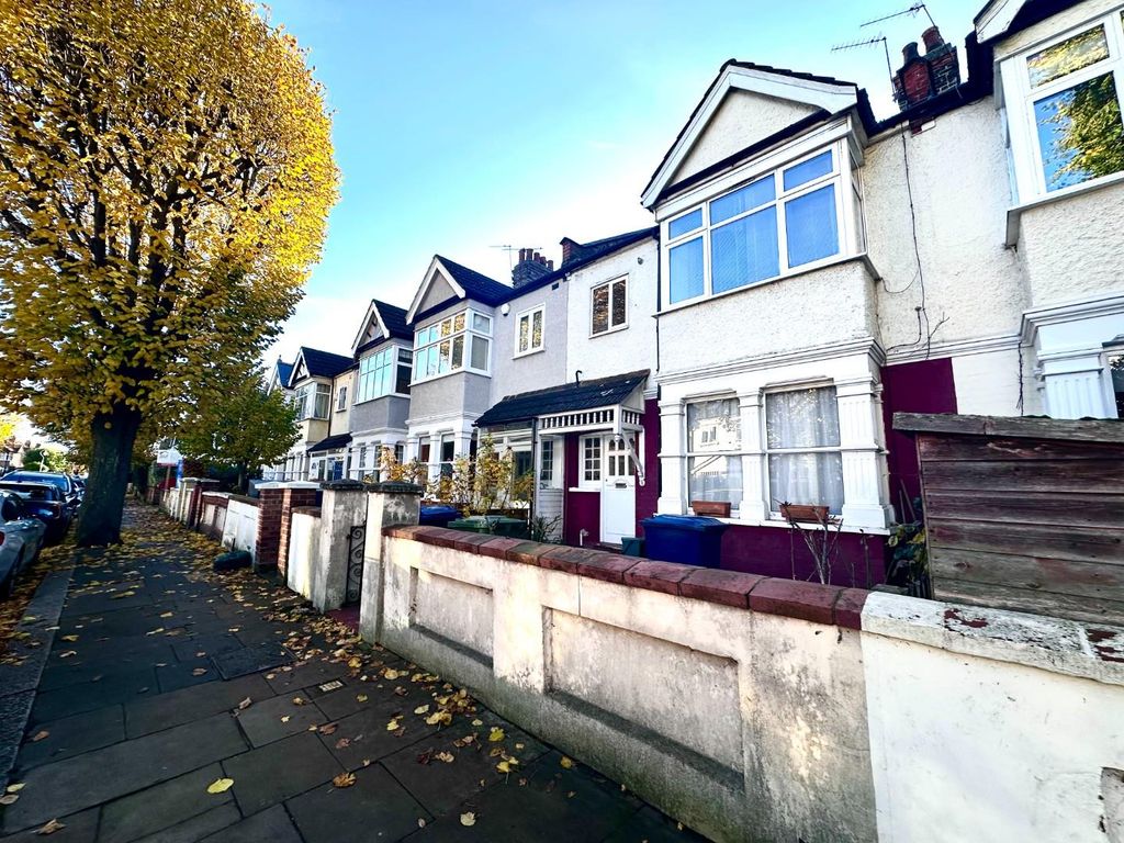 1 bed flat for sale in Midhurst Road, London W13, £350,000 Zoopla