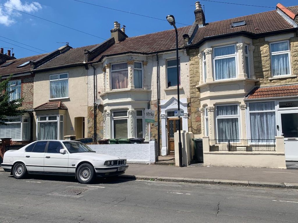 4 bed terraced house for sale in Ashville Road, London E11 Zoopla
