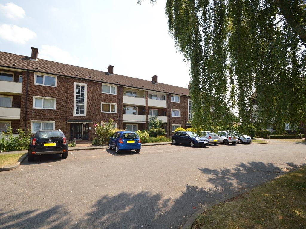 2 bed flat for sale in 8 Nelson Close, WaltonOnThames KT12 Zoopla