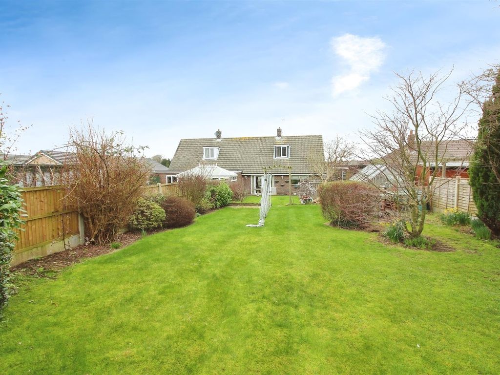 3 bed semidetached bungalow for sale in Highfield Drive, Garforth