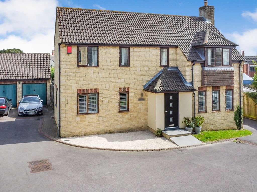 4 bed detached house for sale in Water Field, Purton, Swindon SN5, £