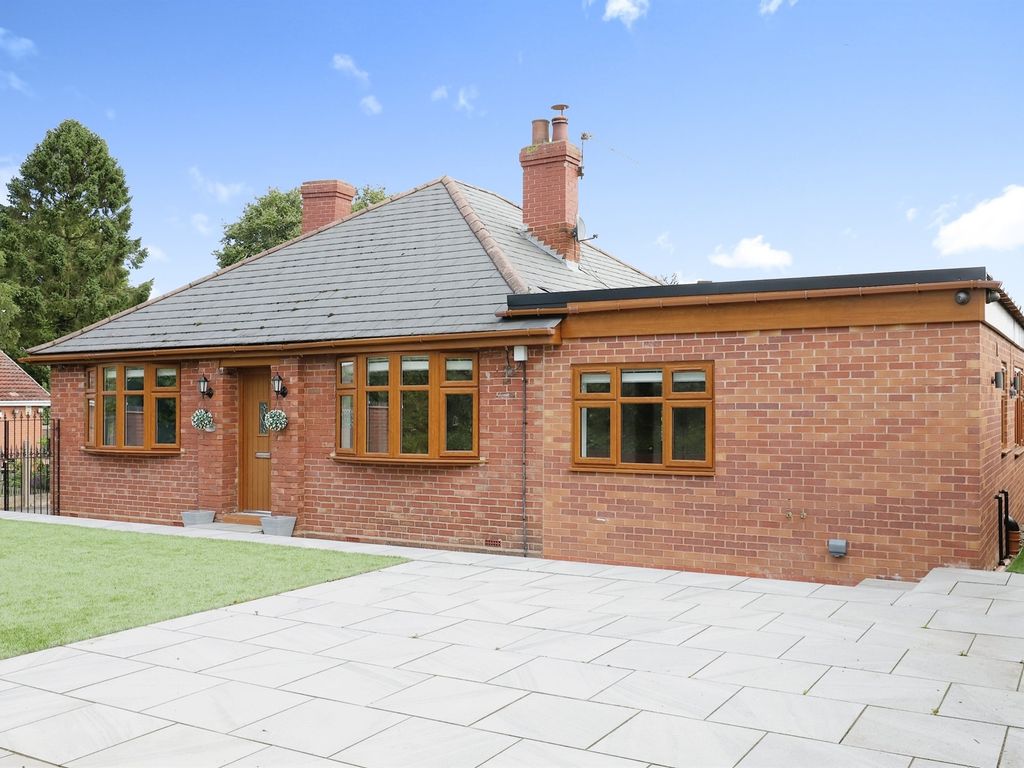 4 bed detached bungalow for sale in Bridgnorth Road, Highley