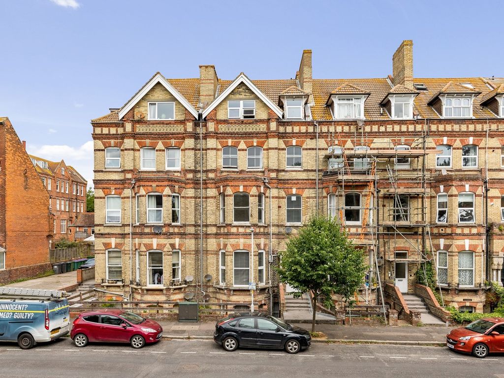 2 bed flat for sale in Westbourne Gardens, Folkestone CT20 Zoopla