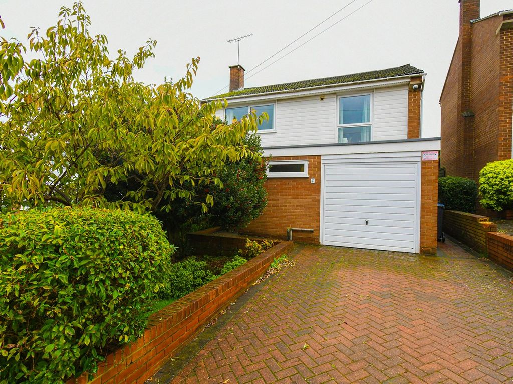 4 bed detached house for sale in Chase Ridings, Enfield EN2, £790,000