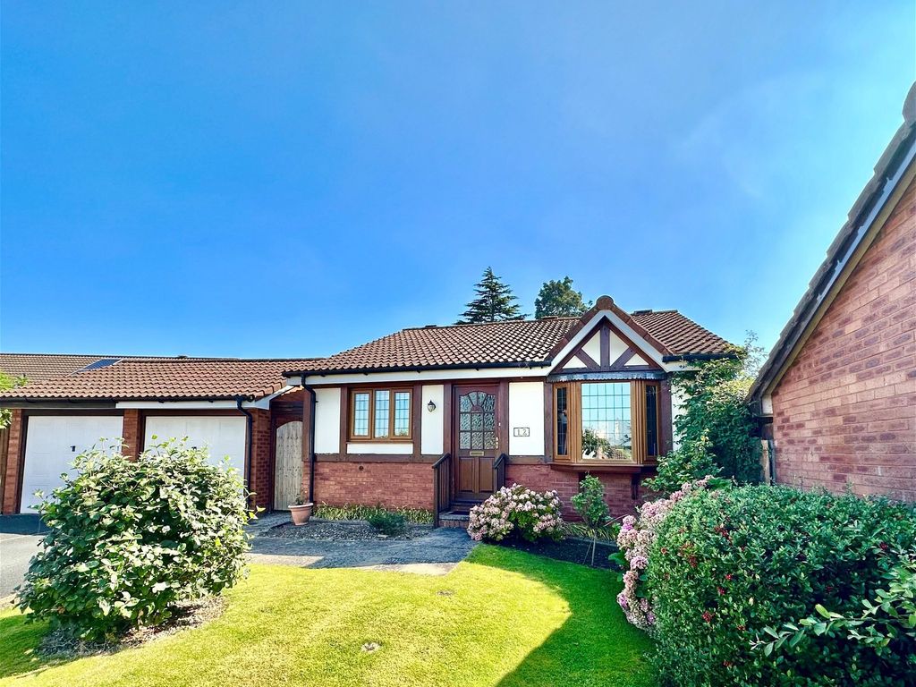 3 bed bungalow for sale in Lindfield Drive, Wellington, Telford TF1, £