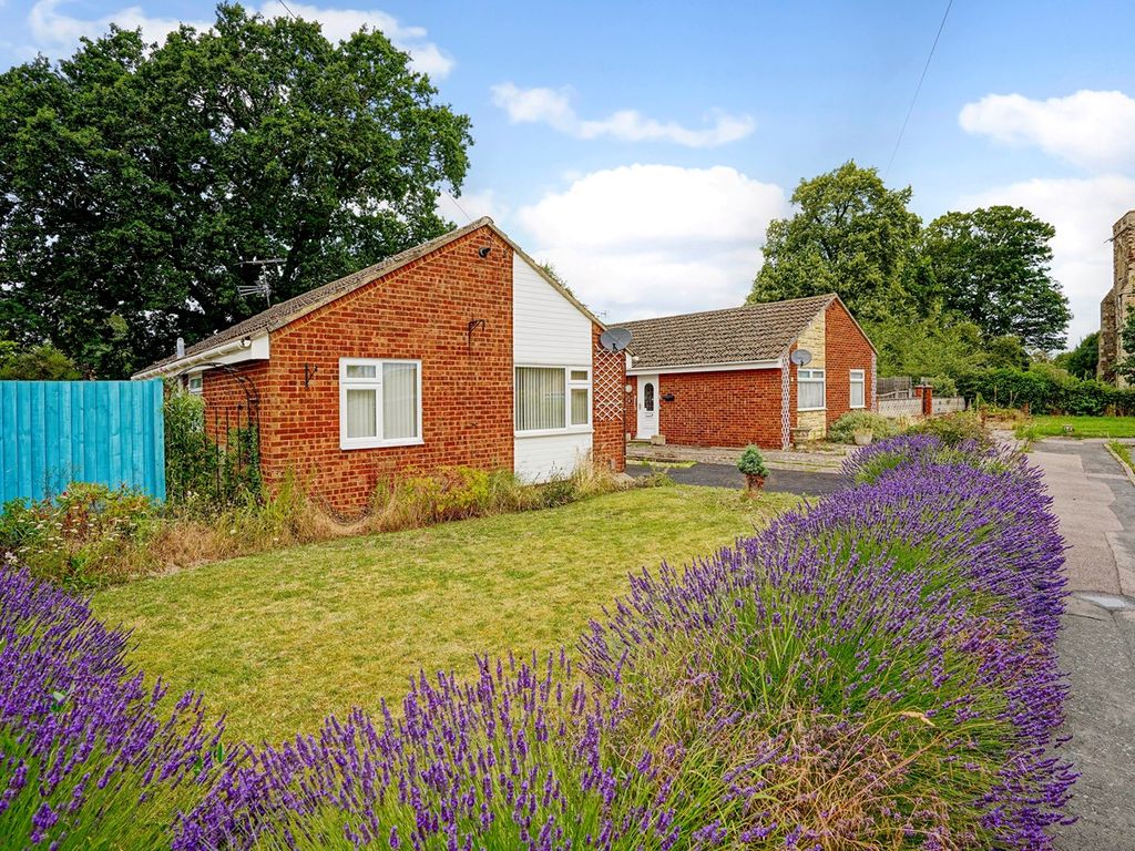 2 bed detached bungalow for sale in Boardman Close, Little Paxton, St
