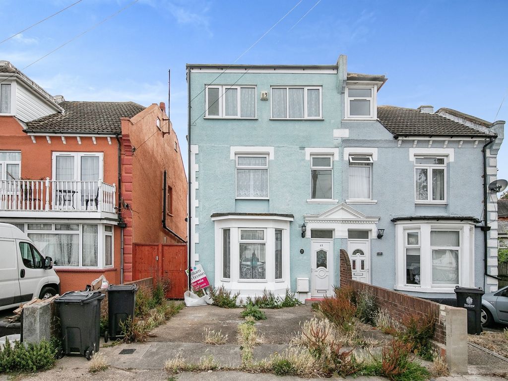 7 bed semidetached house for sale in Harold Road, ClactonOnSea CO15