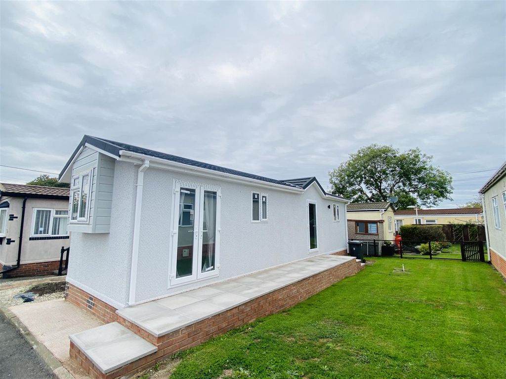 2 bed mobile/park home for sale in St Christophers Park, Ellistown