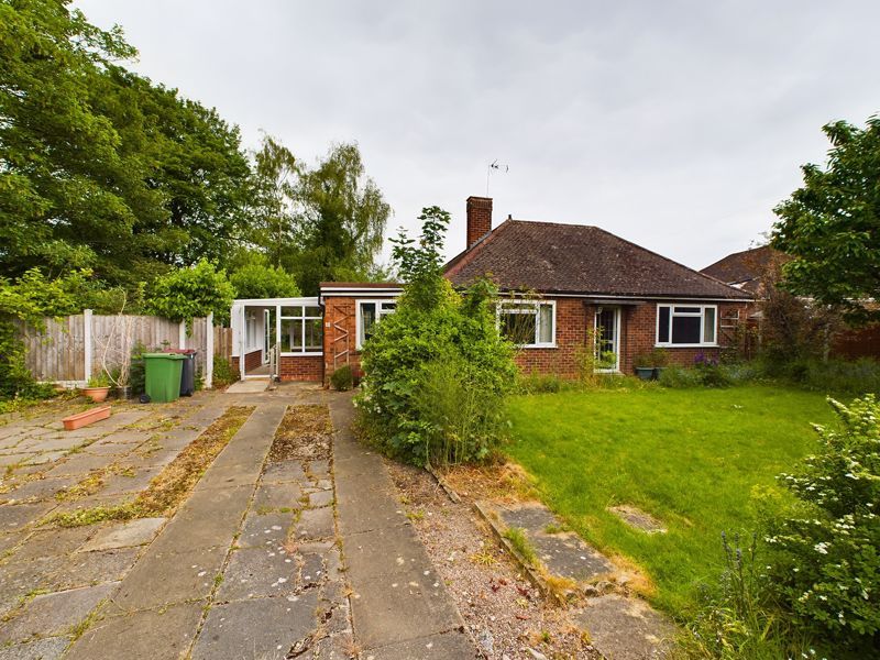 3 bed detached bungalow for sale in Road, Madeley, Telford