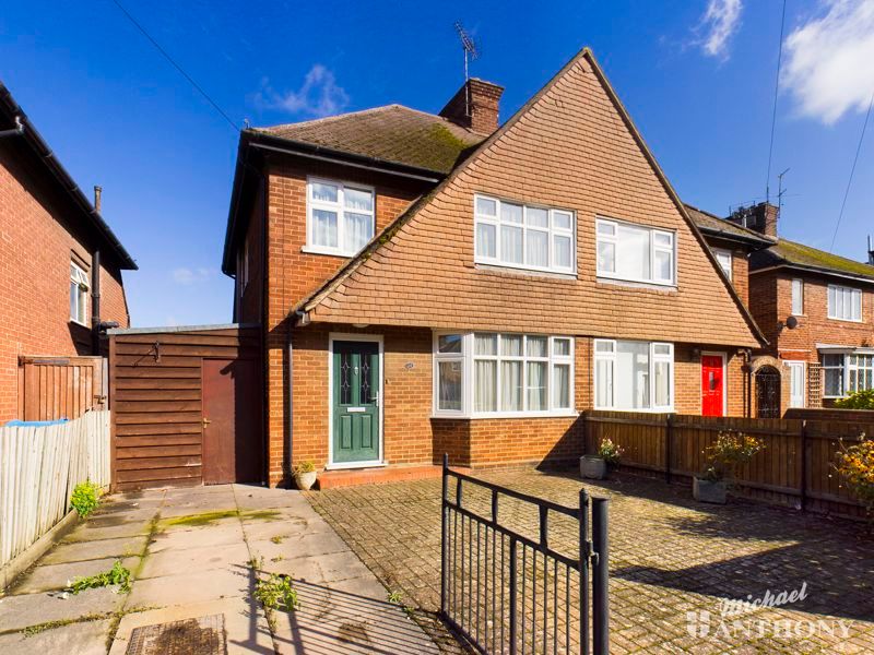 3 bed semidetached house for sale in Willow Road, Aylesbury HP19 Zoopla