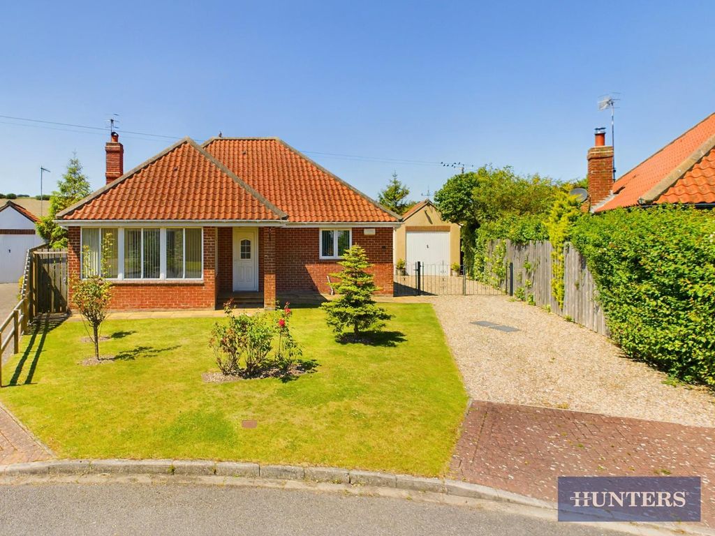 2 bed detached bungalow for sale in Gap Crescent, Hunmanby Gap, Filey