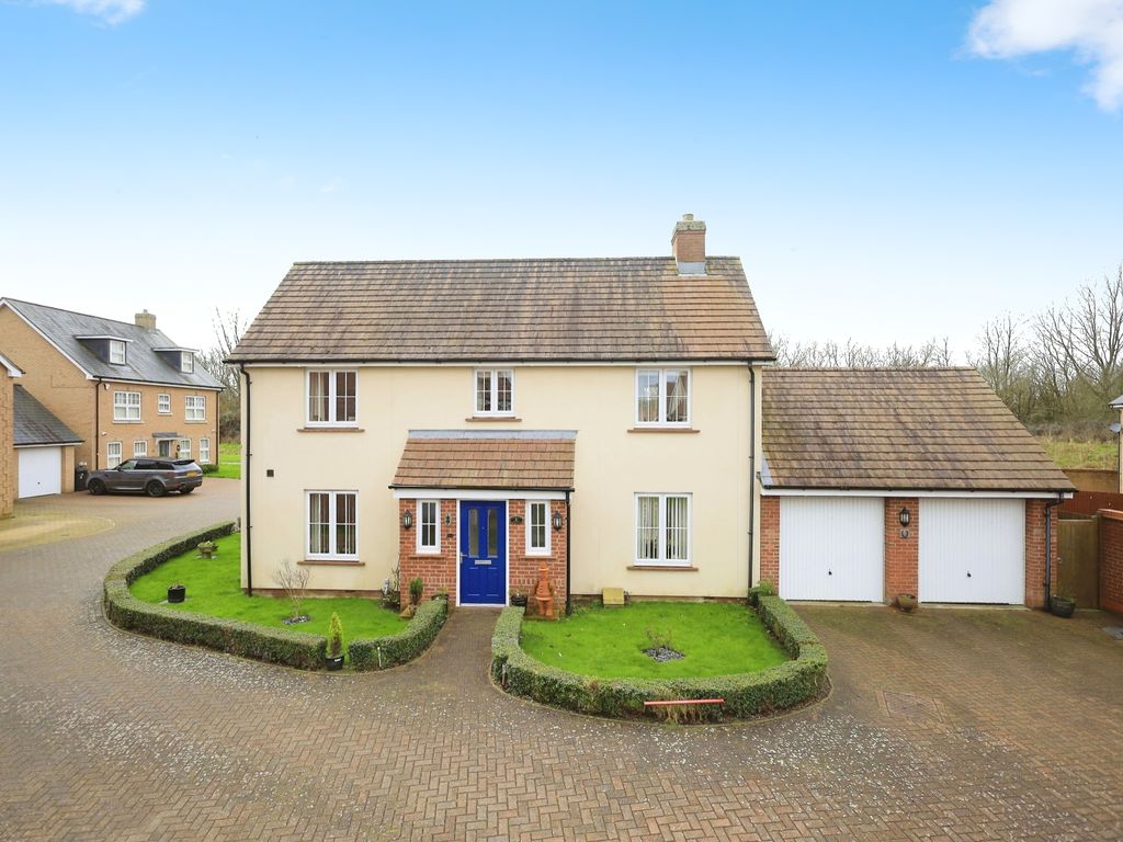 4 bed detached house for sale in Berkley Avenue, Hailsham BN27, £