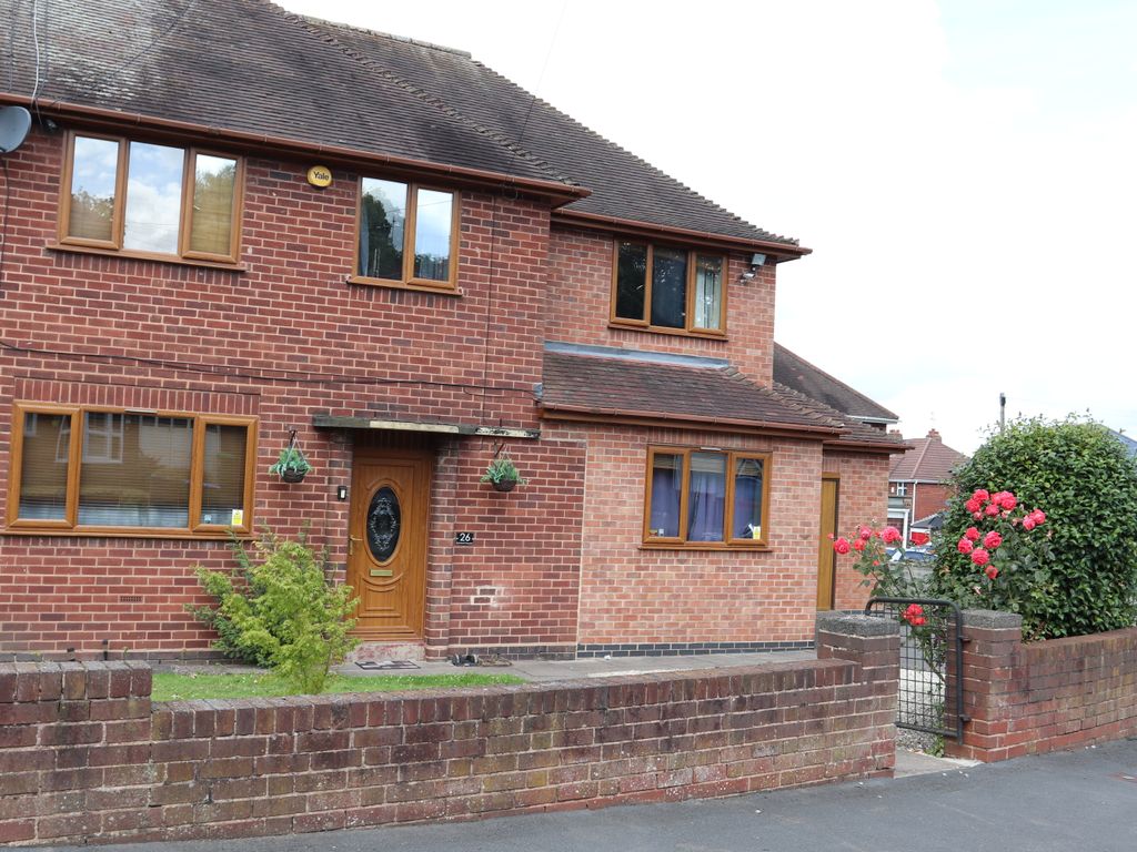 4 bed semidetached house to rent in Barnford Crescent, Oldbury B68