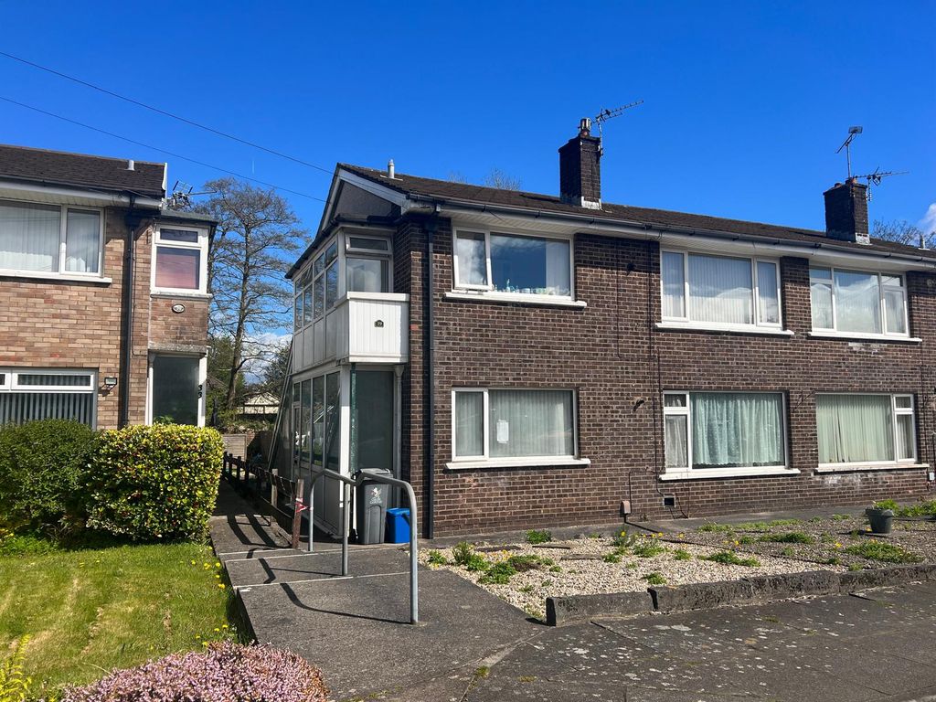 2 bed flat for sale in Cefn Graig, Rhiwbina, Cardiff CF14, £115,000