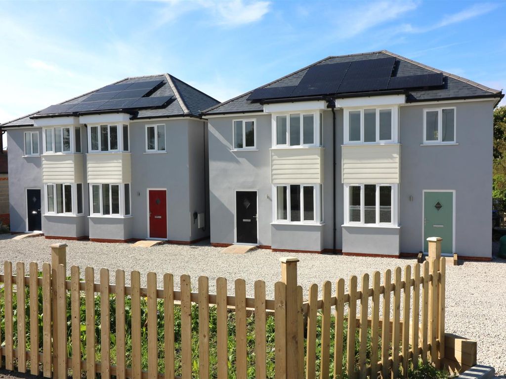 3 bed semidetached house to rent in Sandwich Road, Woodnesborough