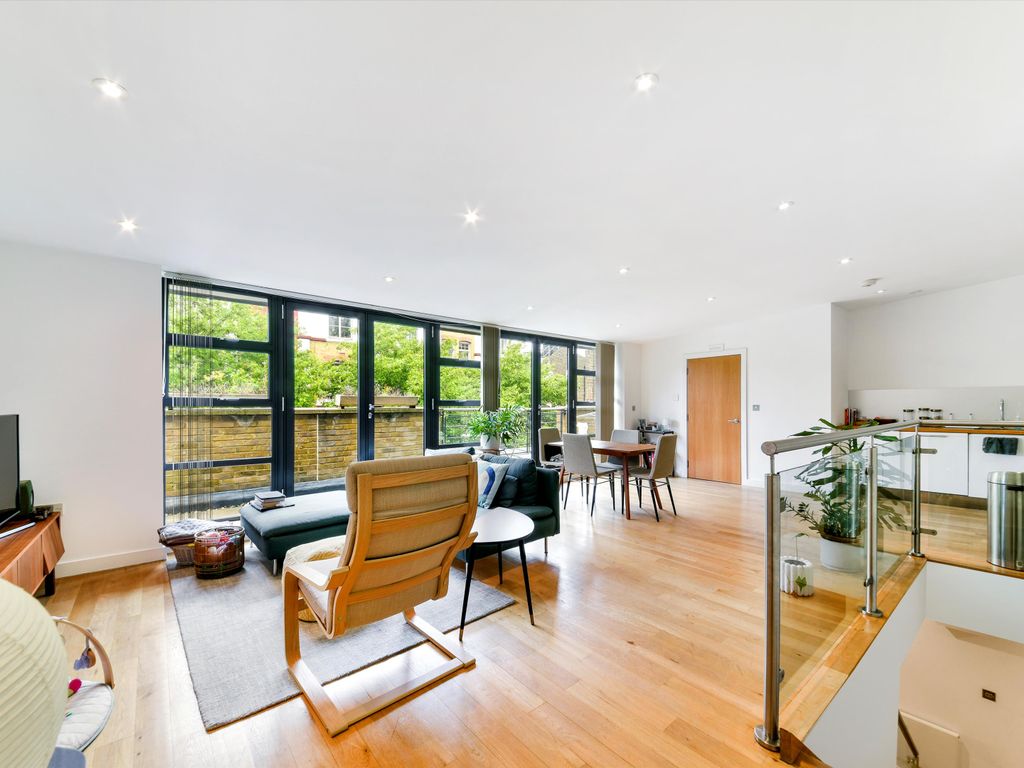 3 bed flat to rent in Bouton Place, Waterloo Terrace, Islington, London