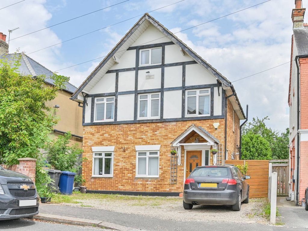 5 bed detached house for sale in Victoria Road, EN4, £1,175,000