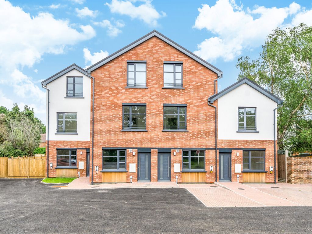 4 bed terraced house for sale in Byfleet Road, New Haw KT15, £695,000