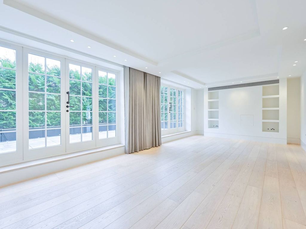 2 bed flat for sale in Portobello Road, Portobello, London W11, £