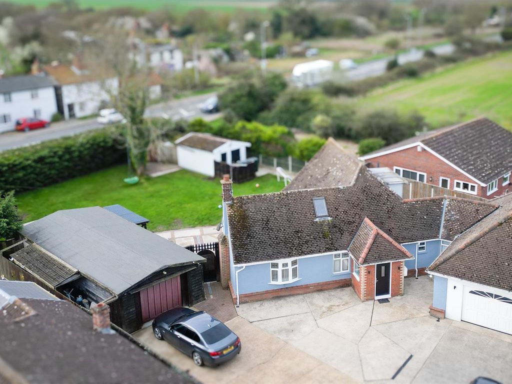 3 bed chalet for sale in Haggars Lane, Frating, Essex CO7, £500,000