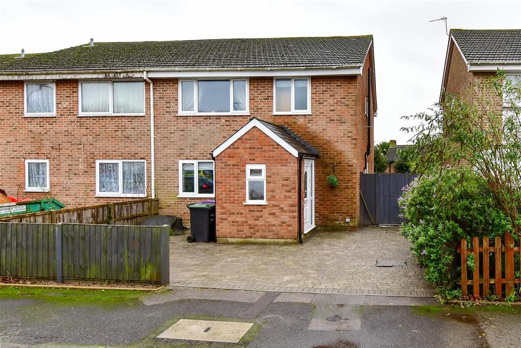 3 bed semidetached house for sale in Salthouse Close, Brookland