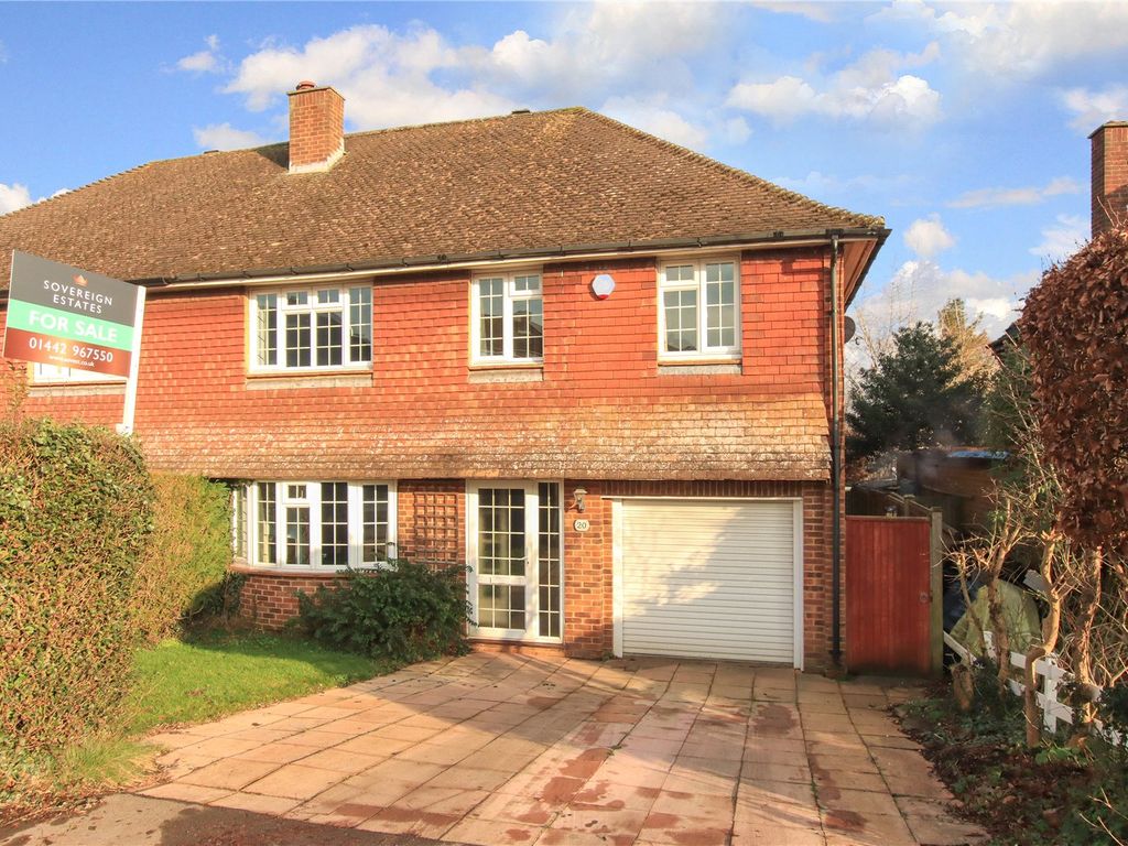 4 bed semidetached house for sale in Chapmans Crescent, Chesham