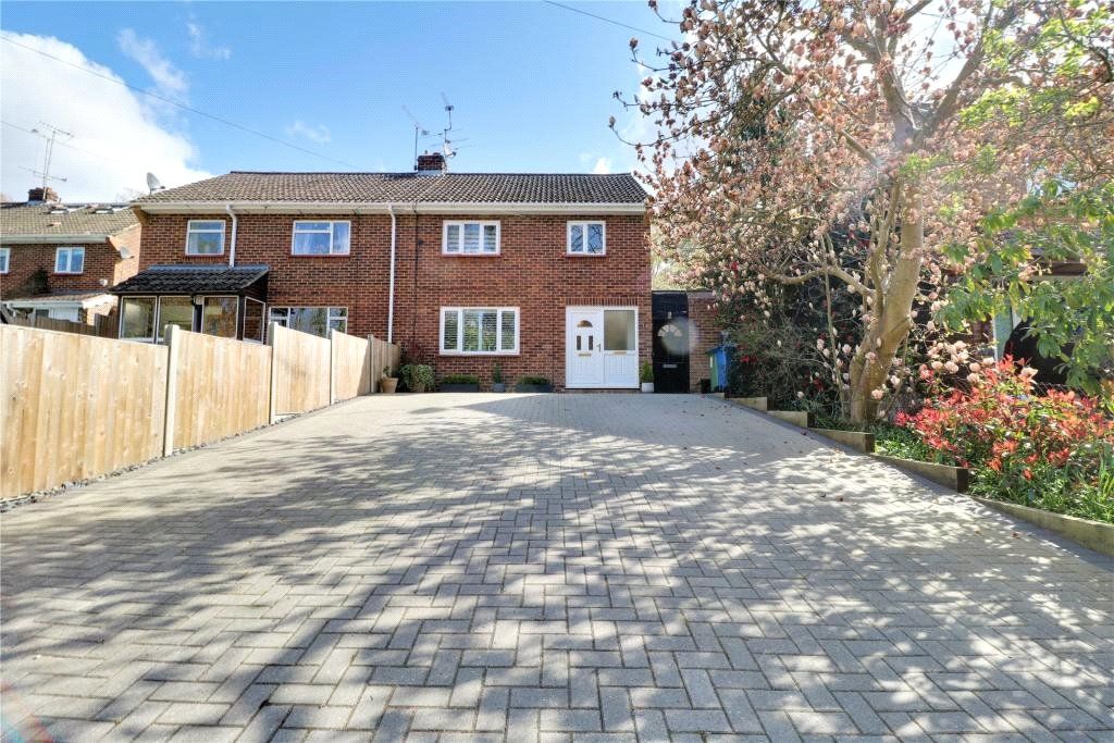 3 bed semidetached house for sale in Edgbarrow Rise, Little Sandhurst