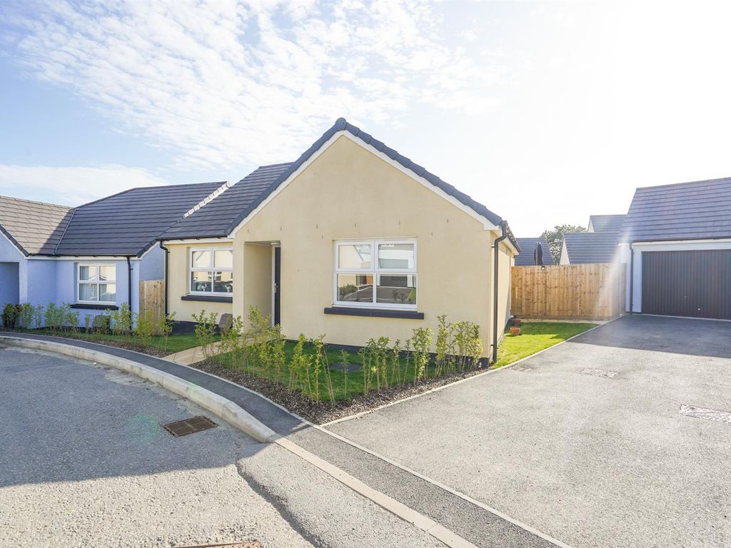2 bed detached bungalow for sale in Richmond Rise, Bakers Estate ...