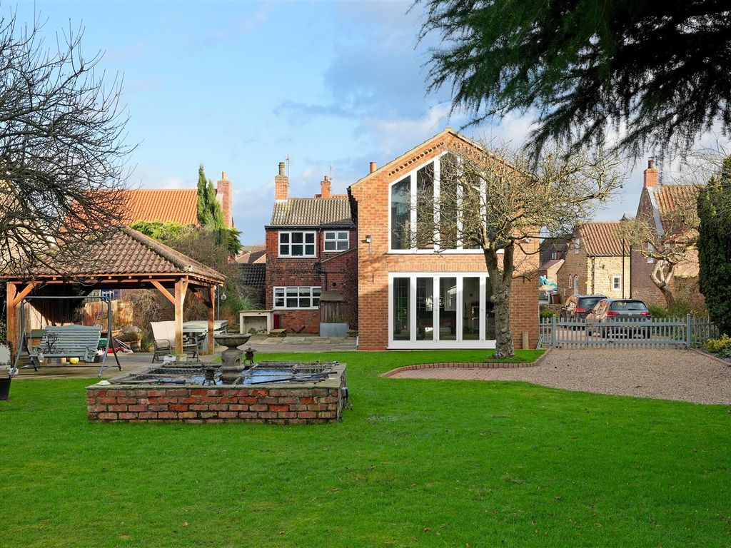 5 bed property for sale in High Street, BurtonUponStather, Scunthorpe