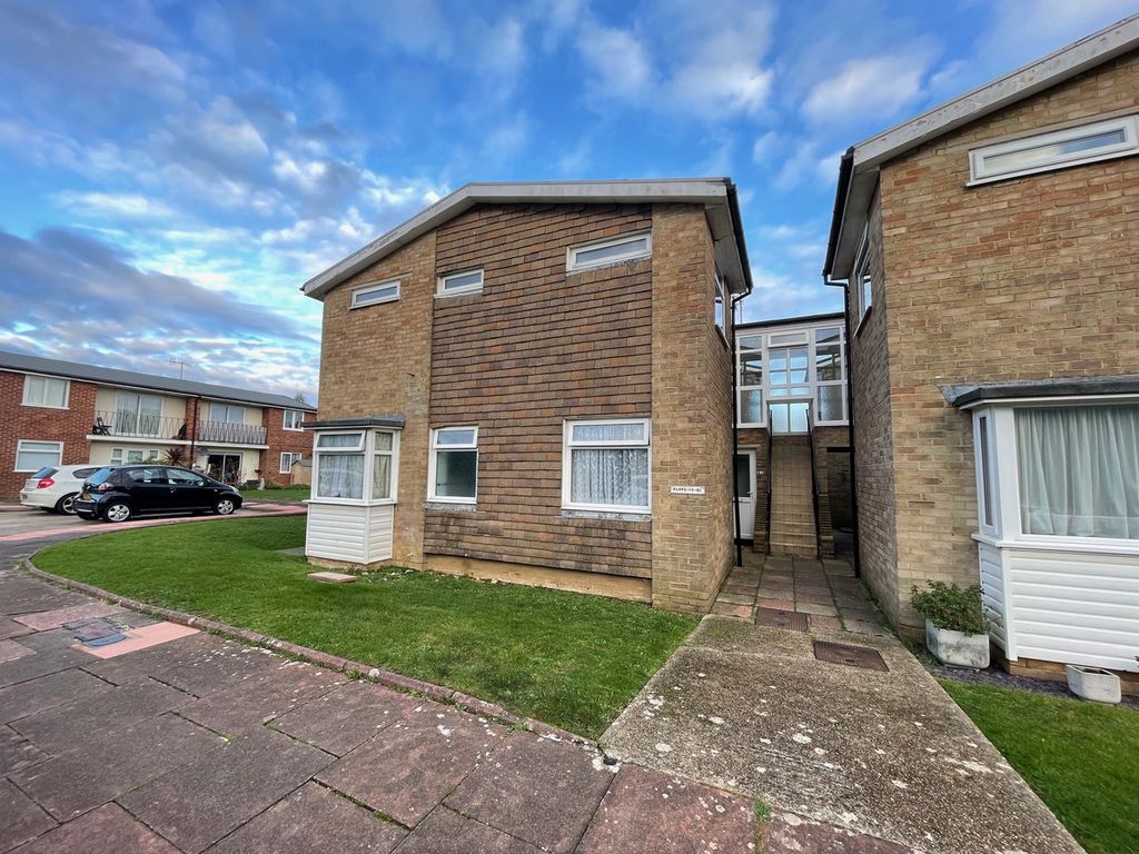 1 bed flat for sale in Fairlawn Drive, Worthing BN14, £160,000 Zoopla