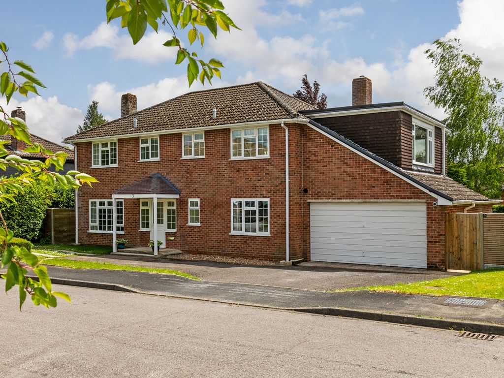 5 bed detached house to rent in Valley Road, Littleton, Winchester SO22