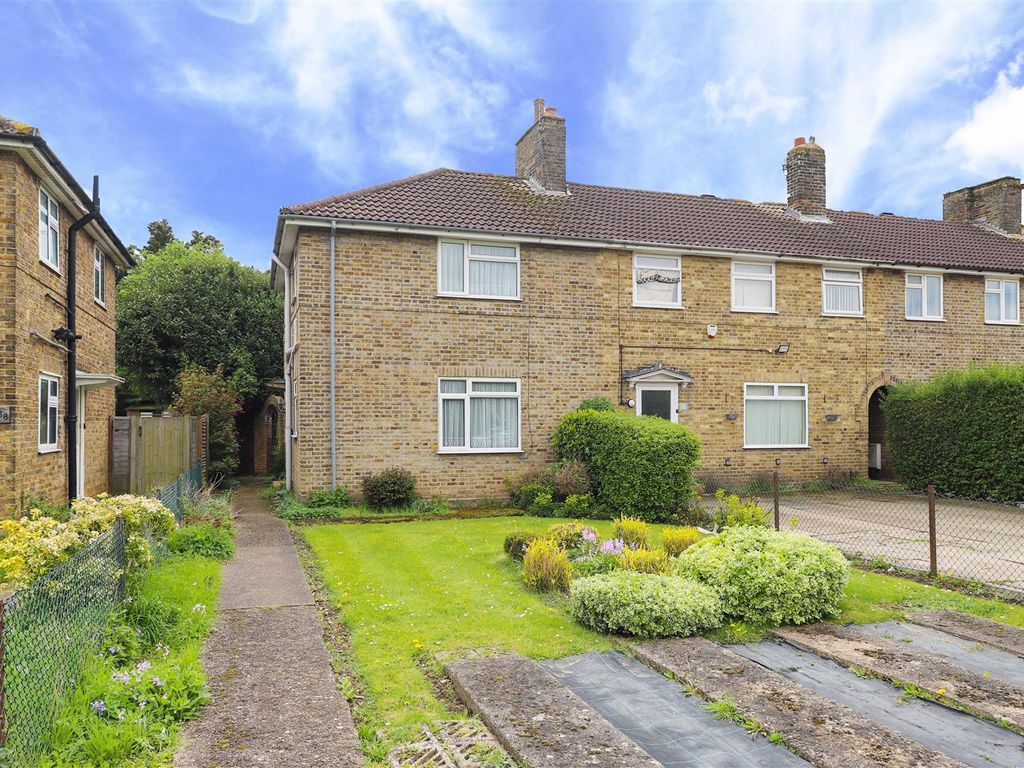 2 bed end terrace house for sale in Castle Avenue, Yiewsley, West
