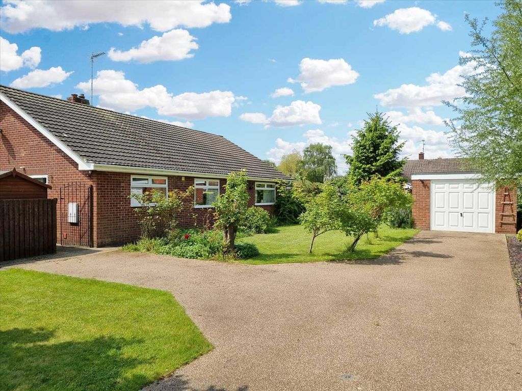 3 bed bungalow for sale in Willoughby Close, Helpringham, Helpringham