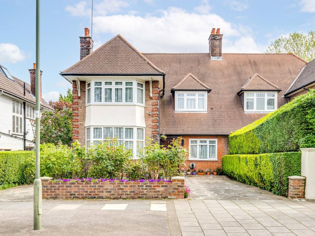5 bed semidetached house for sale in Farm Avenue, The Hocrofts, London