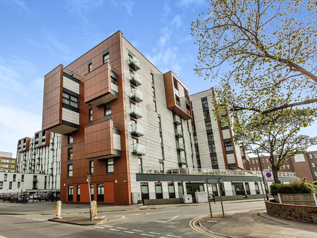 2 bed flat for sale in Richmond House, 73 Victoria Avenue, SouthendOn