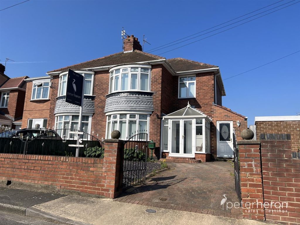 2 bed semidetached house for sale in Prince Avenue, Fulwell