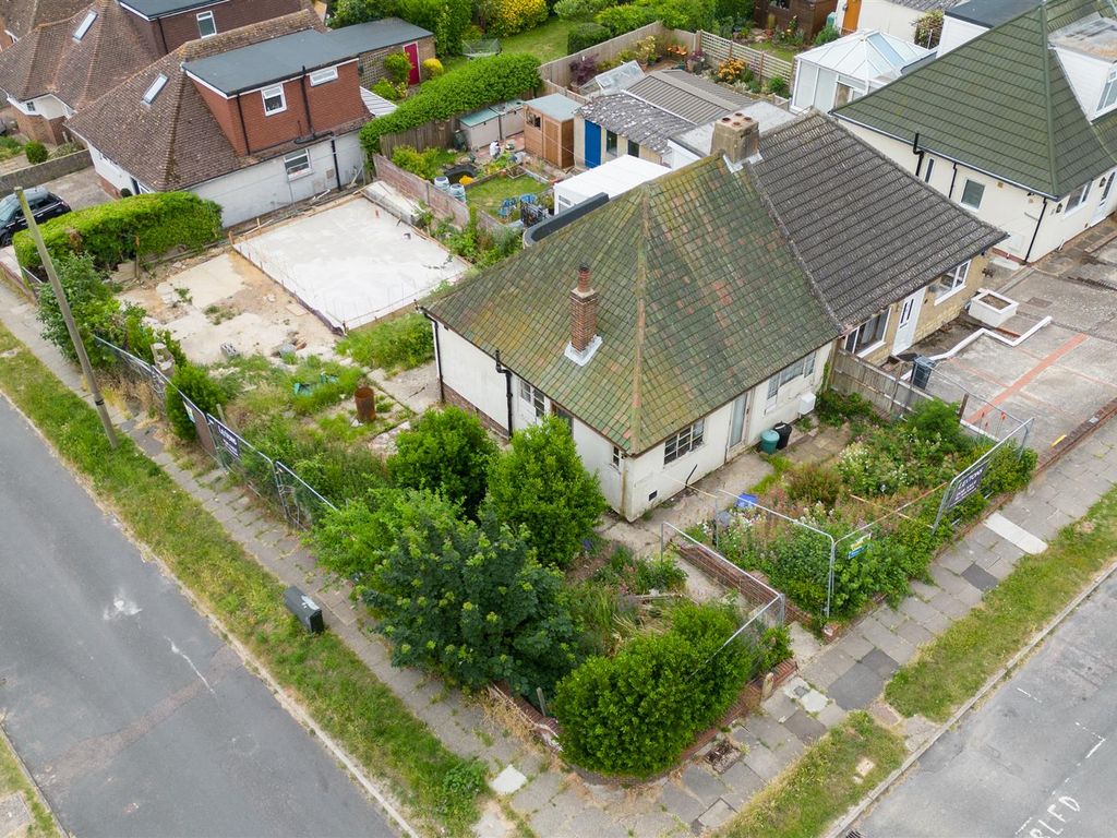 2 bed semidetached bungalow for sale in Derek Road, Lancing BN15, £