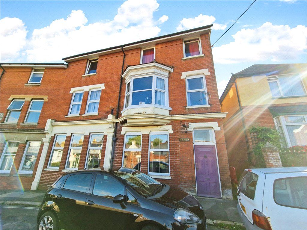 3 bed flat for sale in Tennyson Road, Freshwater, Isle Of Wight PO40, £175,000 Zoopla