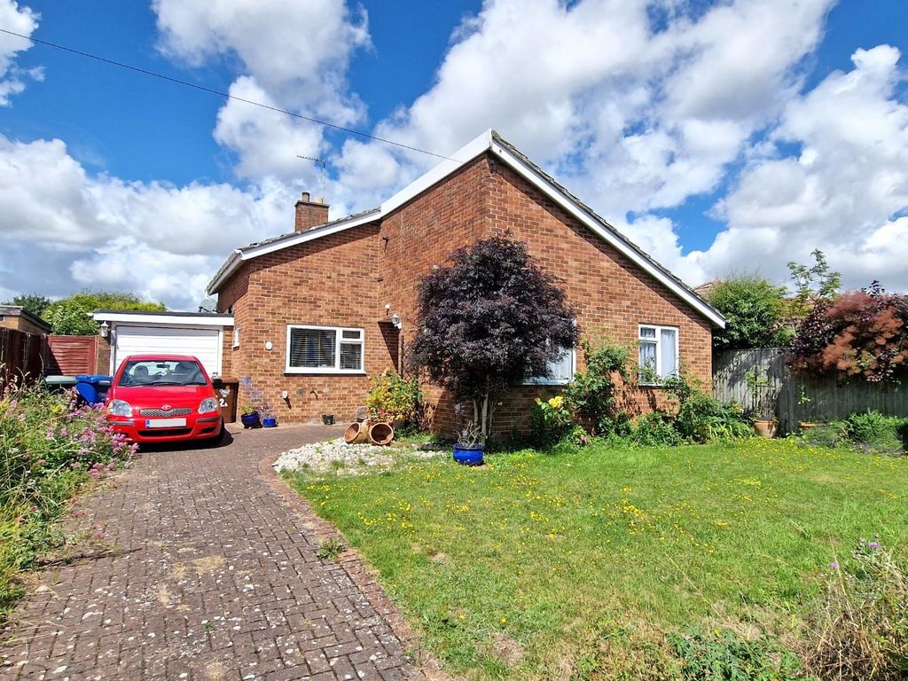 3 bed detached bungalow for sale in Blake Road, Bicester OX26 Zoopla