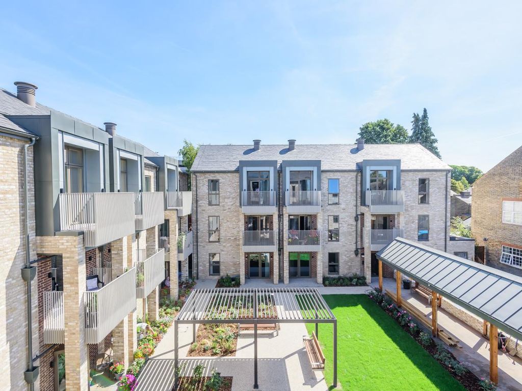 1 bed flat to rent in New Windsor Street, Uxbridge UB8, £1,500 pcm Zoopla