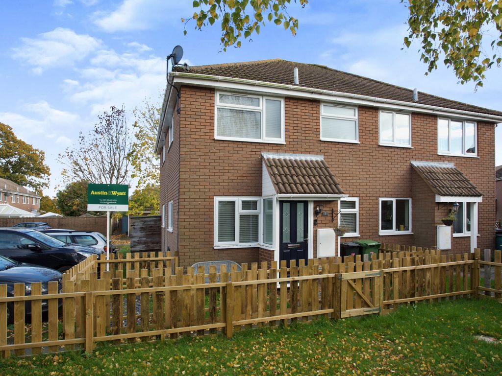 1 bed end terrace house for sale in Tickner Close, Botley, Southampton