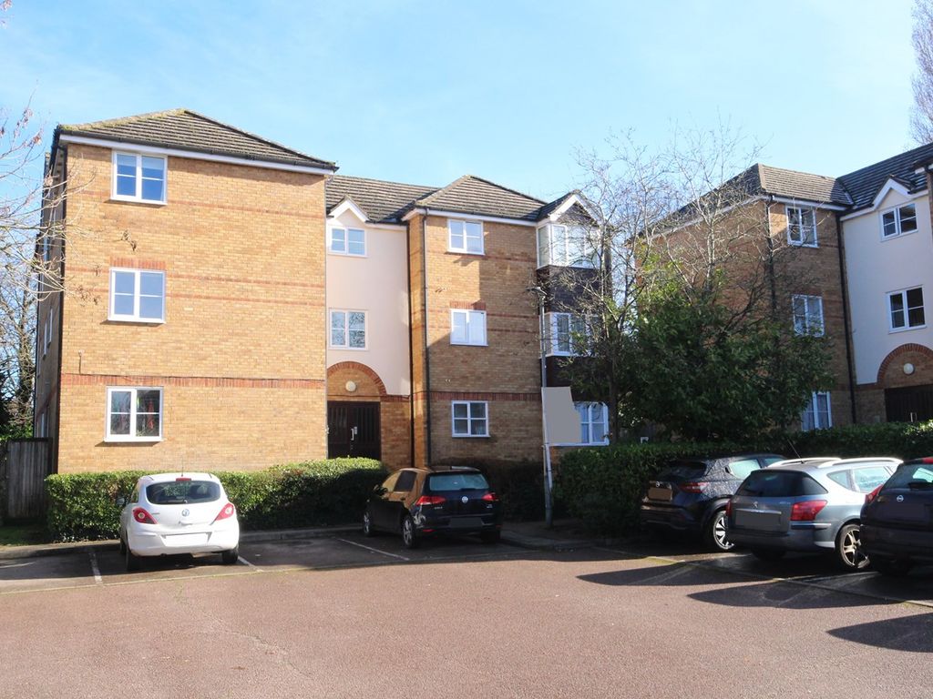 1 bed flat to rent in Chagny Close, Letchworth Garden City SG6, £775